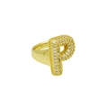 Detailopname van een 18k vergulde ring met een met kristallen ingelegde letter P - Verstelbaar Open / Dr240914-p