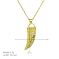 Détail du collier plaqué or 18k avec pendentif corne, plaque LOVE et pierres en zircon - Style de Pendentif Corne Italienne (DN241022-A)