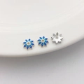 Blaue Emaille-Gänseblümchen-Perle für DIY-Schmuck mit weißen Punkten und silberner Kante - Stil 6 Blumenkappe 7mm