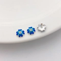 Blaue Emaille 18K vergoldete Blumen-Abstandshalter mit Fokus auf die Metalltextur - Stil 8 Blumenkappe 7.5mm