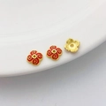 18K vergoldete Blumenperlen mit roter Emaille und goldenen Schnörkelmustern - Stil 11 Blumenkappe 8mm