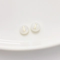 Natürliche Süßwassermuschel-Perle mit goldenem Buchstaben I für DIY-Schmuck - Buchstabe I