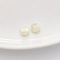 Natürliche Süßwassermuschel-Perlen mit goldenem Buchstaben R für DIY-Schmuck - Buchstabe R
