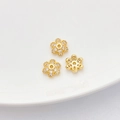 Exquisita cuenta espaciadora de flor de seis pétalos chapada en oro 18K con circonitas - Estilo 15 Capuchón Flor 9mm Agujero 1.5mm
