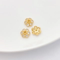 Cuentas espaciadoras de flores en oro de 18K con circonitas para joyería artesanal - Estilo 19 Capuchón Flor 10mm Agujero 2mm