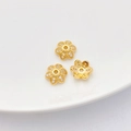 Separadores de flores bañados en oro de 18K con circonitas blancas para joyería DIY - Estilo 20 Capuchón Flor 11mm Agujero 2mm