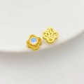 Cuenta de trébol dorado con piedra iridiscente y diseño de filigrana calada - Estilo de Trébol de Cuatro Hojas Calado Degradado / 10*7mm (1 Pieza) / Dorado/Arcoíris AB