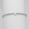 Dettaglio del bracciale con perle argentate e ciondolo a lettera J effetto palloncino 3D - Lettera J (DB241104-J)