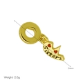 Détail d'un pendentif en or de 24mm avec cœur rouge et gravure Sisters, poids 2,0g - Pendentif Demi-Cœur Sisters Seul (Sans Chaîne)