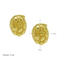 Dettaglio degli orecchini a perno quadrati placcati oro 18k con dimensioni e texture - Texture Pepita Ovale Oro (DE250204-E)