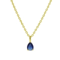 Detailansicht eines blauen Zirkonia-Anhängers mit 18k vergoldeter Gliederkette - September (Dunkelblau)