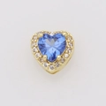 Dettaglio del ciondolo a cuore in oro 18k con zircone blu oceano e scintillante halo di cristalli - Dicembre (Solo pendente (senza catena))