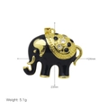 Macrodetail van de olifant hanger met afmetingen van 23 mm hoogte en 24 mm breedte - Zwarte Hanger Zonder Ketting (DN250704-D)