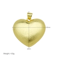 Colgante de corazón en oro mate con dimensiones de 26mm de ancho y 28mm de alto - Estilo de Corazón (DN251109-A)