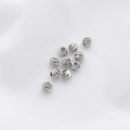 Cuentas de metal plateado pulido para joyería DIY con alto brillo y superficie lisa - Perla de Flor de Corte Transversal Color Platino 6mm