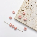 Roze keramische donutvormige kraal met glanzende afwerking voor DIY sieraden maken - Roze Tussenkraal 6.5mm