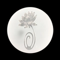 Silikonform mit Lotus-Relief für Harzschmuck und DIY-Bastelarbeiten auf schwarzem Hintergrund - Lotus-Stil