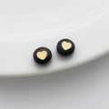 Elegantes pendientes de corazón bañados en oro de 14K sobre base de resina negra - Corazón / 1 Pieza (5*8mm) / Negro