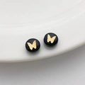 Pendientes de concha natural con diseño de mariposa dorada de 14K sobre fondo negro redondo - Mariposa / 1 Pieza (5*8mm) / Negro