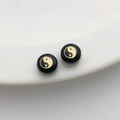 Pendientes redondos bañados en oro 14K de esmalte negro con símbolo Tai Chi Yin Yang - Bagua / 1 Pieza (5*8mm) / Negro