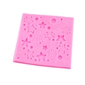 Molde de silicona con estrellas rosas para fondant y chocolate DIY en fondo blanco - Rosa