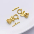Goldener Hasen-Knebelverschluss mit Mattierung und funkelnden weißen Zirkonia-Steinen - 12x14mm