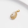 14K vergulde pauw hanger met witte steen inleg en ingewikkeld hol geweven design - Witte Pauw Hanger