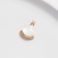 14K vergulde waaiervormige hanger met witte parelmoer en zirkonia accenten - Waiervormige Rok Hanger