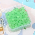 Groene 8mm glazen kralen voor DIY sieraden in een transparante vierkante opbergbox - Grasgroen