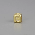 Handgewebtes Paararmband mit vergoldeter kubischer Perle und dem Buchstaben C - Alphabet C Würfelperle