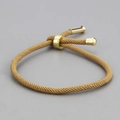 Handgefertigtes khakifarbenes geflochtenes Armband mit verstellbaren Goldperlen - Khaki