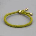 Handgewebtes senfgrünes Seilarmband mit verstellbarer goldener Metall-Schiebeschnalle - Senfgrün