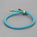 Verstellbares himmelblaues geflochtenes Armband mit polierter Gold-Metallschnalle - Himmelblau