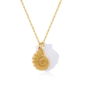 Goldene Kette mit Doppel-Muschelanhänger und Spiralmuschel auf einer Wellen-Halskette - Halskette (Inklusive Kette und Anhänger) / Gold-Meerschnecke (NAC04-3)