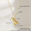 Dettaglio del ciondolo a razzo dorato con stella in zircone e misure della catena 45cm - Razzo Placcato Oro (NAB01-8)