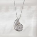 Collana in argento con ciondolo a conchiglia marina e zirconi brillanti incastonati - Conchiglia (NAB01-5)