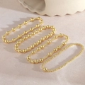Vierteiliges Set goldbeschichteter Perlenarmbänder mit Perlen in verschiedenen Größen - 6+3mm Kupferperlen Armband Stapel