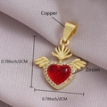 Gouden messing hart hanger met vleugels en rode zirkoon in retro vintage stijl - Gevleugeld Hart (NZ06-7) / 2x2cm (Zonder Ketting) / Goud