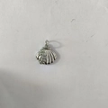Silberner Muschel-Anhänger mit strahlender Textur und funkelnden Kristallen für DIY-Schmuck - Muschelperle (NAB03-1) / Silber
