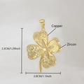 Vergoldeter Kupfer Kleeblatt Anhänger mit Zirkonia-Inlay und gehämmerter Textur - 3.3*2.8cm Kleeblatt Blume (NAD10-7) / Nur Anhänger (Keine Kette)