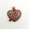 Goldener Herzanhänger mit bunten Zirkoniasteinen und rosa Schleifendetail - Gold Bunte Zirkonia Herz Rosa Schleife Stil (NE10-7)