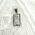 Pendente rettangolare argentato con zircone trasparente taglio smeraldo e montatura - Quadrato Placcato Argento 1.6*0.8cm (NAE01-10)