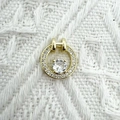Ciondolo tondo placcato oro 18k con zircone centrale e pavé per collane fai-da-te - Tondo Traforato Placcato Oro 1.6cm (NAA03-5)