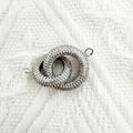 Ciondolo a doppio anello d'argento con cristalli pavé per creazione gioielli fai da te - Doppio Anello Placcato Argento 2.5*1.8cm (NAC06-6)