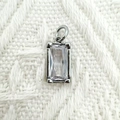 Pendente geometrico in argento con zircone taglio smeraldo e gancio liscio - Rettangolo Placcato Argento 1.6*0.8cm (NAF03-10)