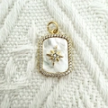 Pendente quadrato placcato oro 18k con madreperla bianca e motivo a stella fissa - Quadrato Conchiglia Placcato Oro 1.4cm (NT12-1)