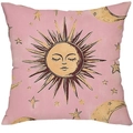 Retro maan en zon kussensloop in lichtroze met bohemien sterren op de stof - Roze Retro Hemels Patroon (CDR431-3) / 45x45cm Korte Pluche Zonder Kern