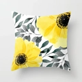 Dettaglio della stampa floreale acquerello giallo su federa morbida in pelle di pesca - 45x45 cm / Stile Floreale Giallo Brillante e Foglie Abbozzate (DRD12-5)