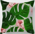 Detail von tropischen Monstera-Blättern und rosa Rosen auf einem quadratischen Kissenbezug - 45x45 cm / Tropische Pflanze Floral (DRD22-1)