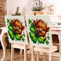 Lot de 2 housses de chaise de la Saint-Patrick avec motif de vache et trèfles - Style Vache des Highlands Tenant un Trèfle (TYTDR117-2)